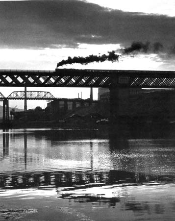 Flying Scotsman goes south over King Edward VII Bridge