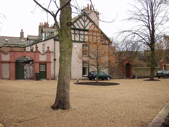 Whiteknghts, once a luinatic asylum